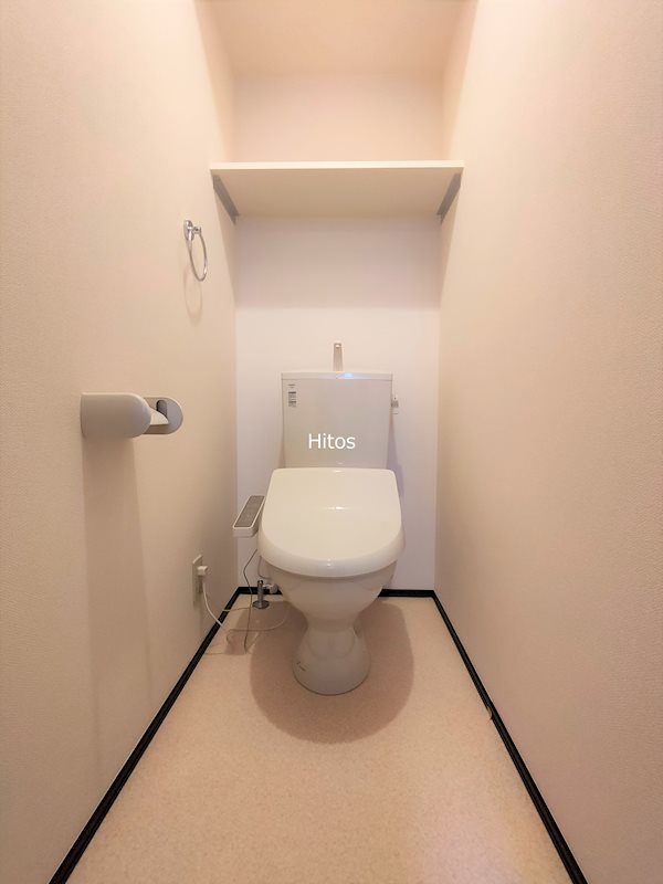 トイレ　トイレは温水洗浄便座を設置してあります。