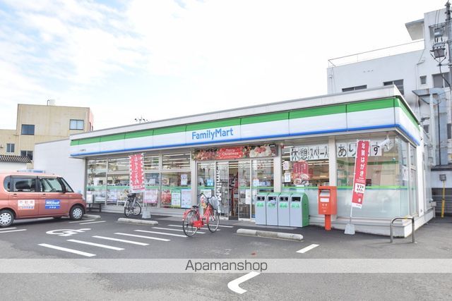 コンビニ　ファミリーマート（コンビニ）まで754m