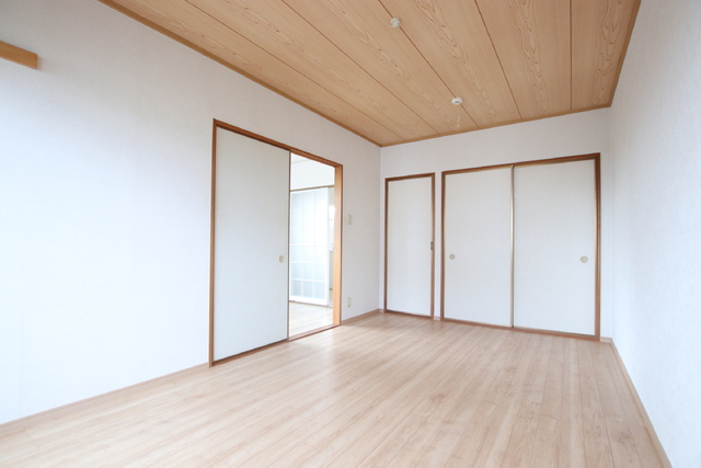 居室・リビング　日が当たり明るい印象のお部屋です！