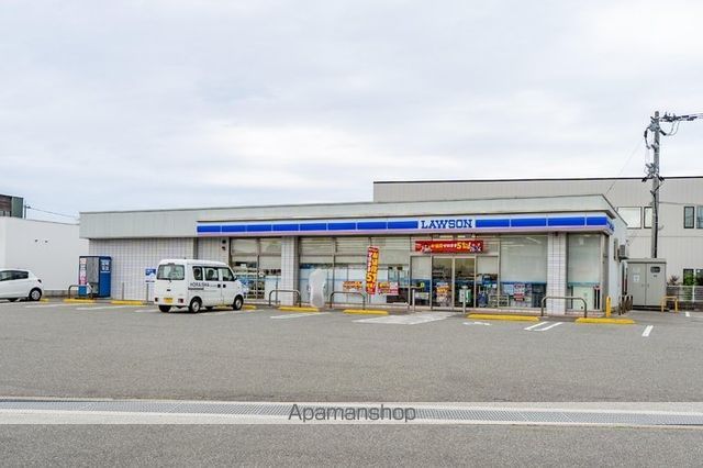 その他　ローソン富山窪本町店（その他）まで800m