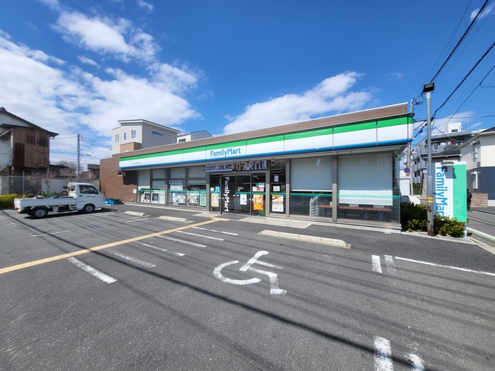 コンビニ　ファミリーマート（コンビニ）まで167m