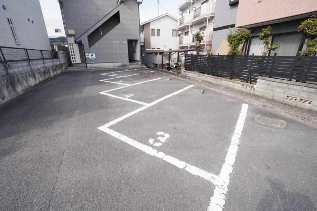 駐車場　駐車場