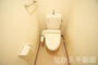 トイレ　落ち着いた色調のトイレです