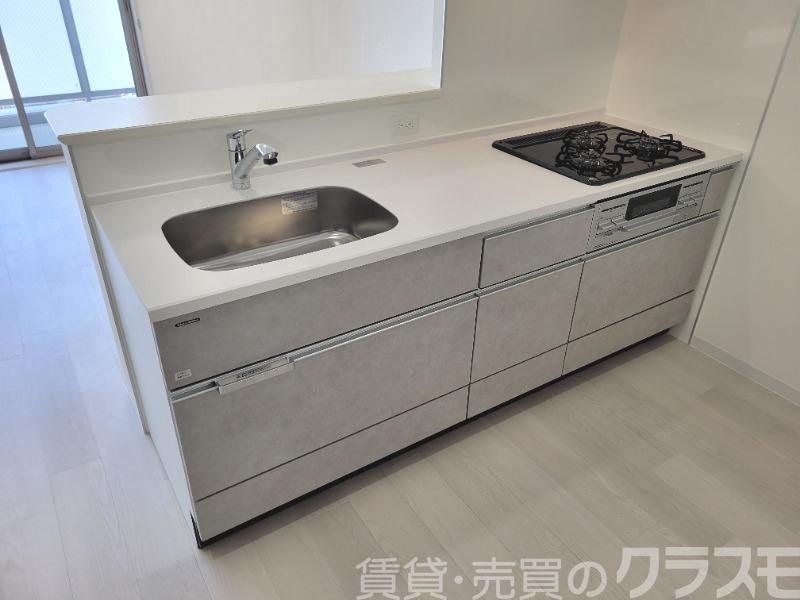キッチン　効率よくお料理できる３口コンロ付き♪