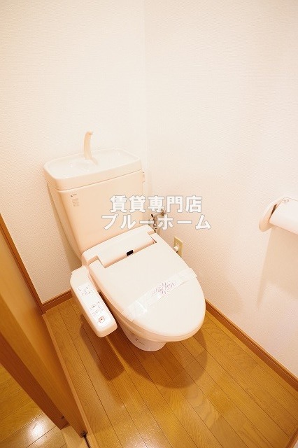 トイレ　温水洗浄便座付！