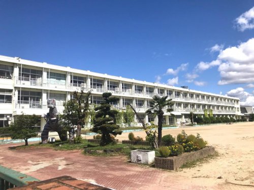小学校　北名古屋市立鴨田小学校（小学校）まで248m