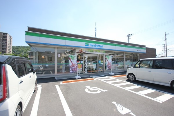 コンビニ　ファミリーマート徳島八万町大坪店（コンビニ）まで542m