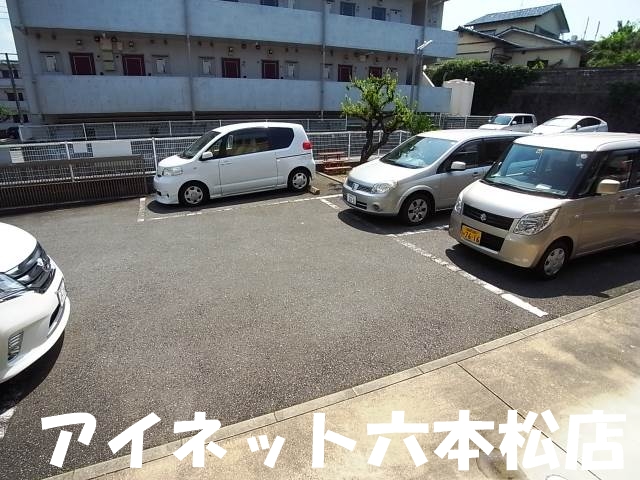 駐車場　敷地内に無料駐車場もございます。