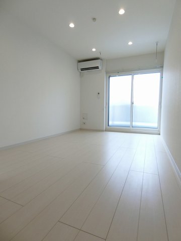 その他部屋・スペース　開放的な寝室です