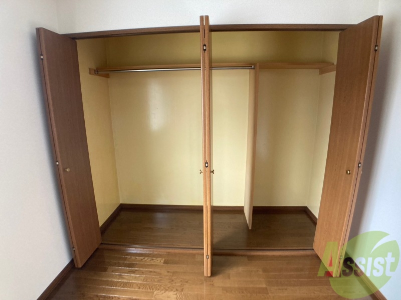 収納　クローゼットは奥行きもあり、荷物が多い方でも安心です。