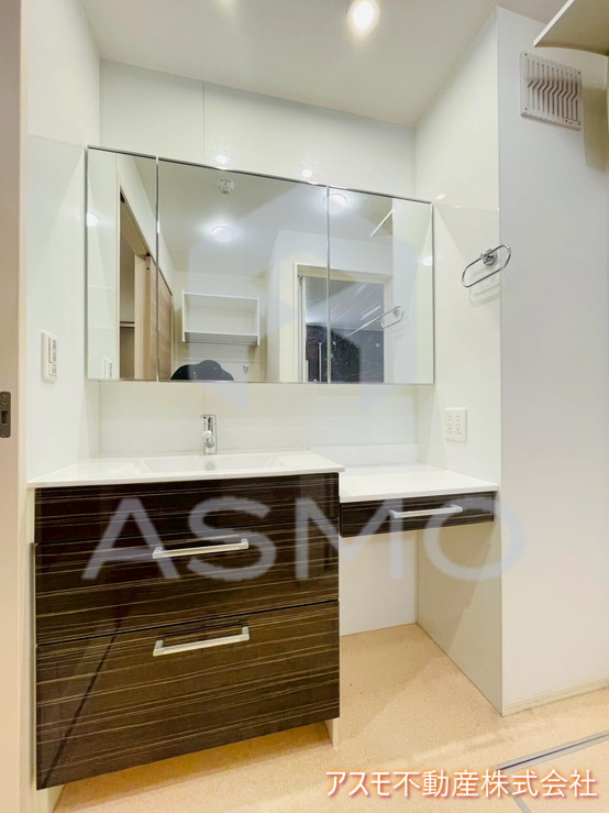 洗面設備　同マンション別部屋　参考写真