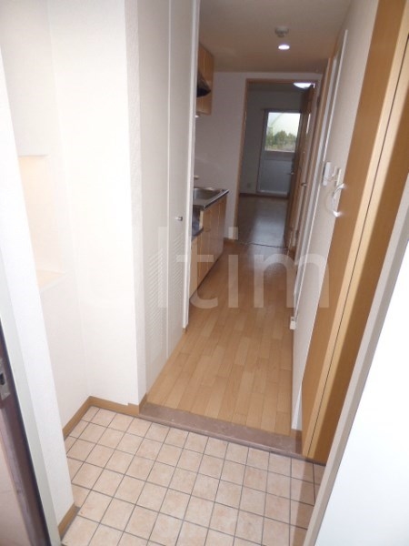 玄関　違うお部屋の写真です。ご参考までに