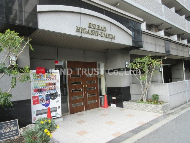 エントランス　落ち着いたエントランスです