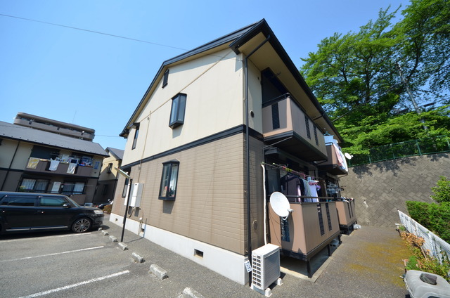 建物外観　★程よい緑に囲まれた、居心地の良い物件です★