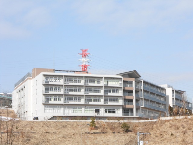 中学校　由木中学校（中学校）まで232m