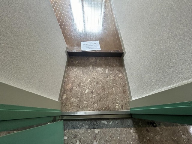玄関　※同建物別部屋の写真です。