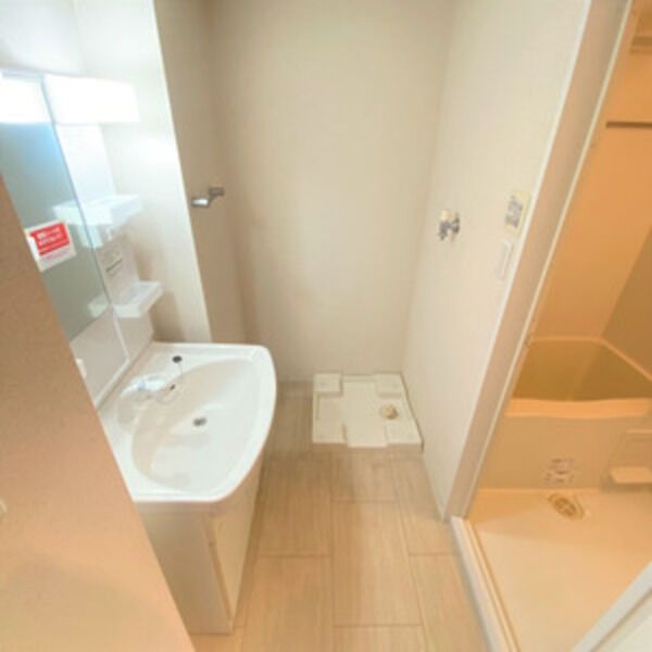 洗面設備　※写真は同じマンションの違う部屋のものになります。