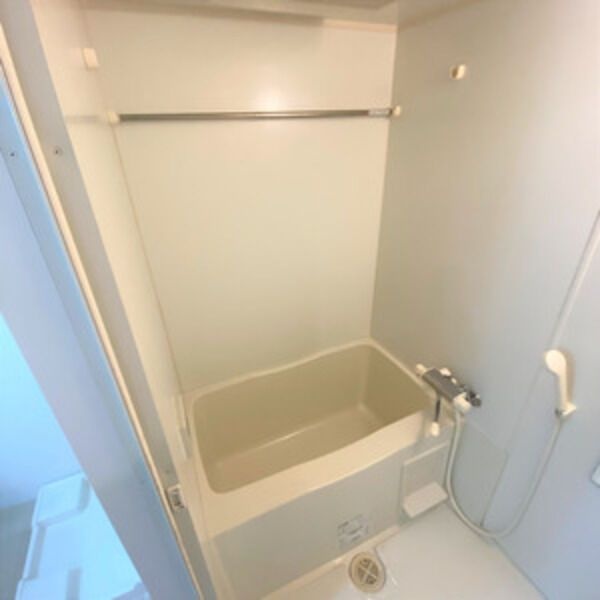 バス・シャワールーム　※写真は同じマンションの違う部屋のものになります。
