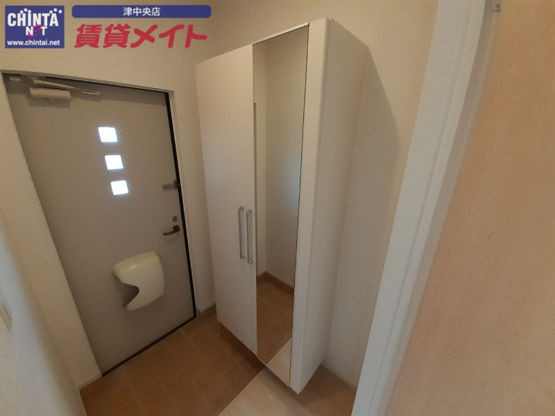 玄関　同物件別室写真