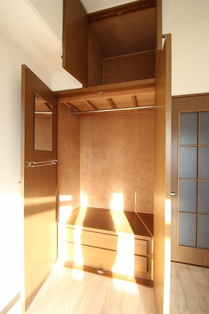 収納　同物件別号室の写真です。