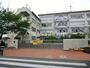 小学校　東村山市立回田小学校（小学校）まで932m