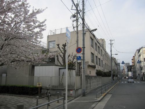 小学校　堀江小学校（小学校）まで590m