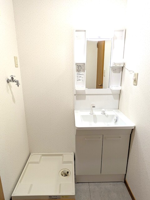 洗面設備　★★洗面所には身支度に便利な洗面化粧台があります♪★★
