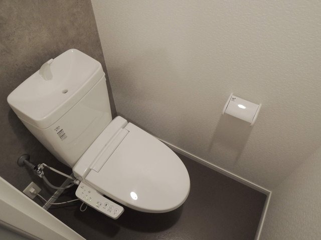 トイレ　別号室の写真です。
