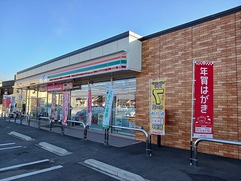 コンビニ　セブンイレブン（コンビニ）まで900m