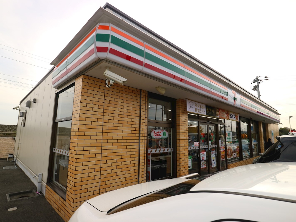 コンビニ　セブンイレブン 芦屋山鹿店（コンビニ）まで642m