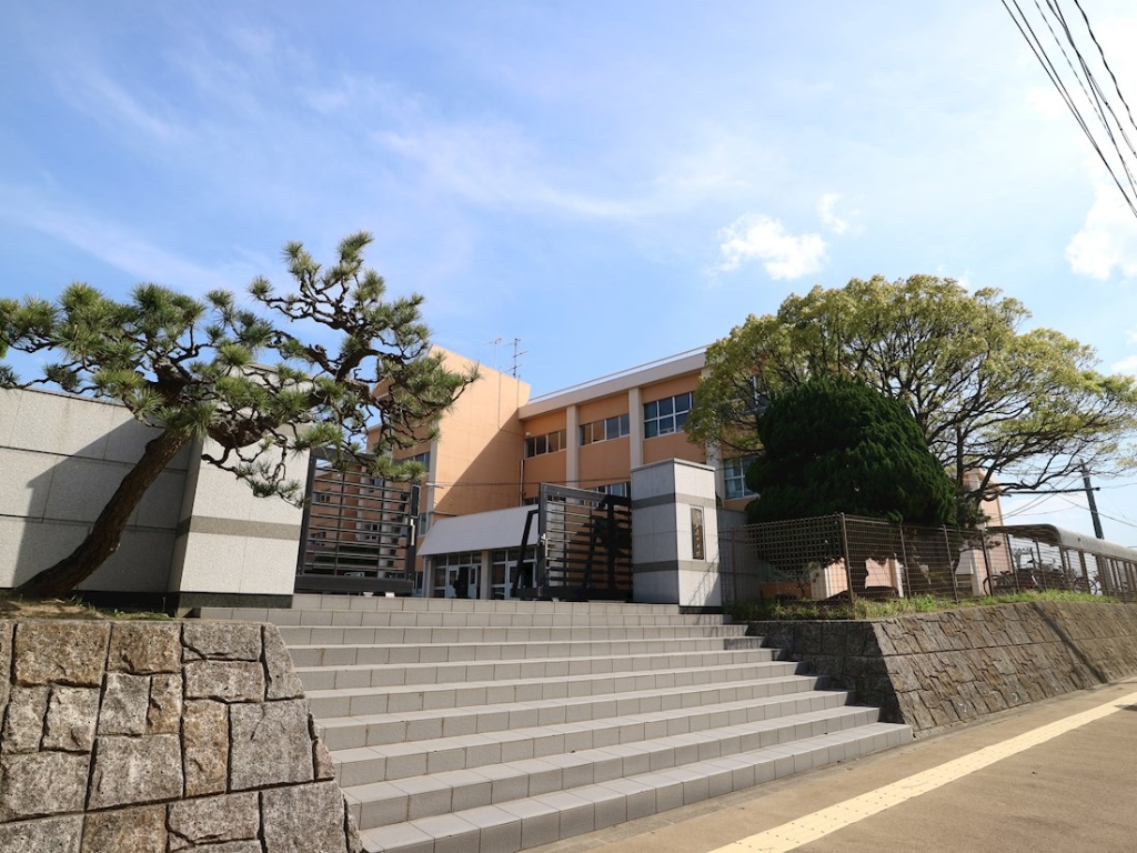 中学校　芦屋町立芦屋中学校（中学校）まで1884m