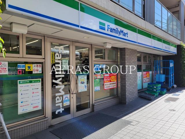 コンビニ　ファミリーマート西荻北三丁目店（コンビニ）まで117m