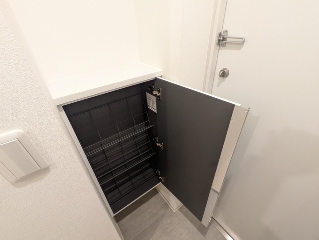 玄関　玄関　下駄箱