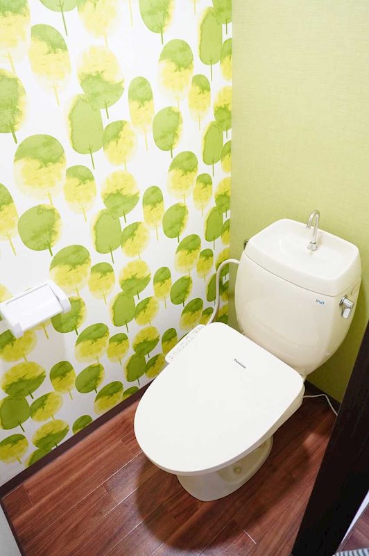 トイレ　トイレは快適な温水洗浄便座付き