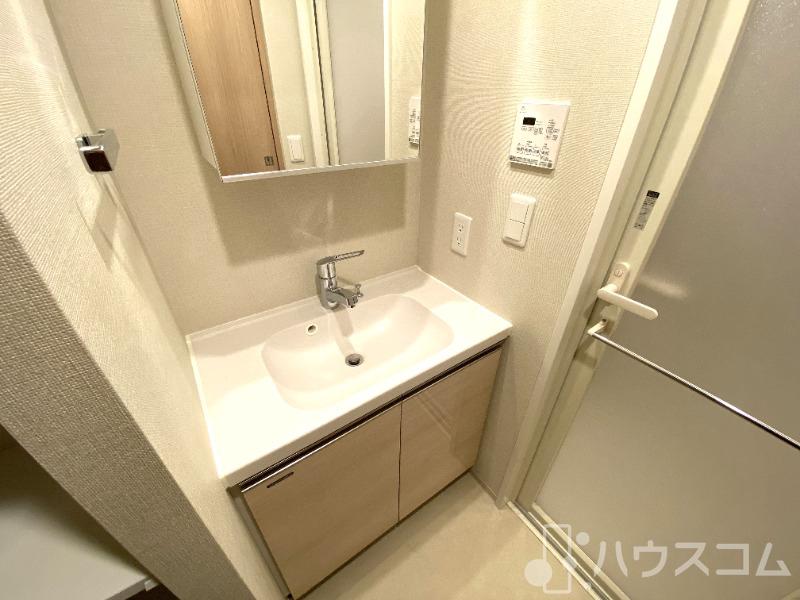 洗面設備　独立洗面台で朝の身だしなみもバッチリ♪