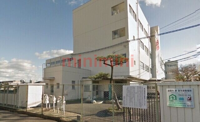 小学校　高槻市立真上小学校（小学校）まで600m