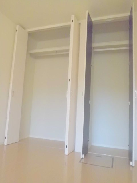 収納　壁一面の収納スペース
