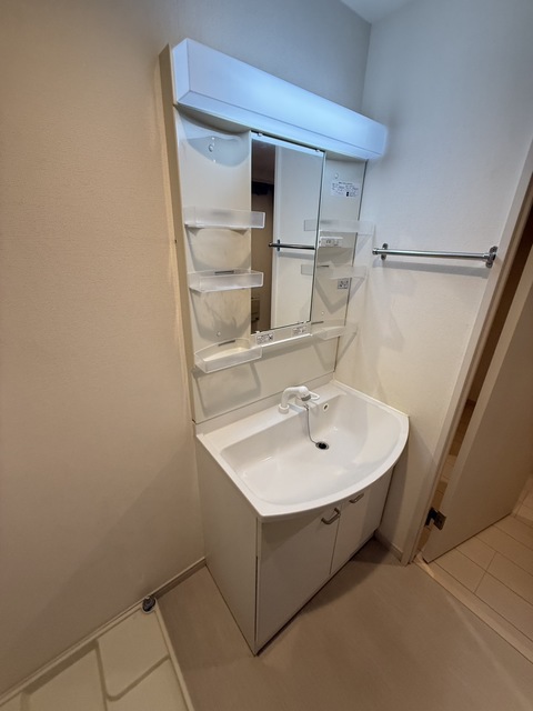 洗面設備　別部屋参考写真です