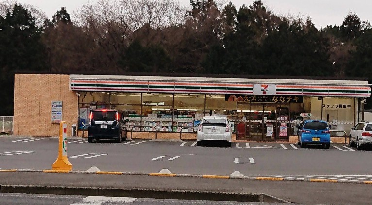 コンビニ　セブンイレブンつくば稲荷前店（コンビニ）まで413m