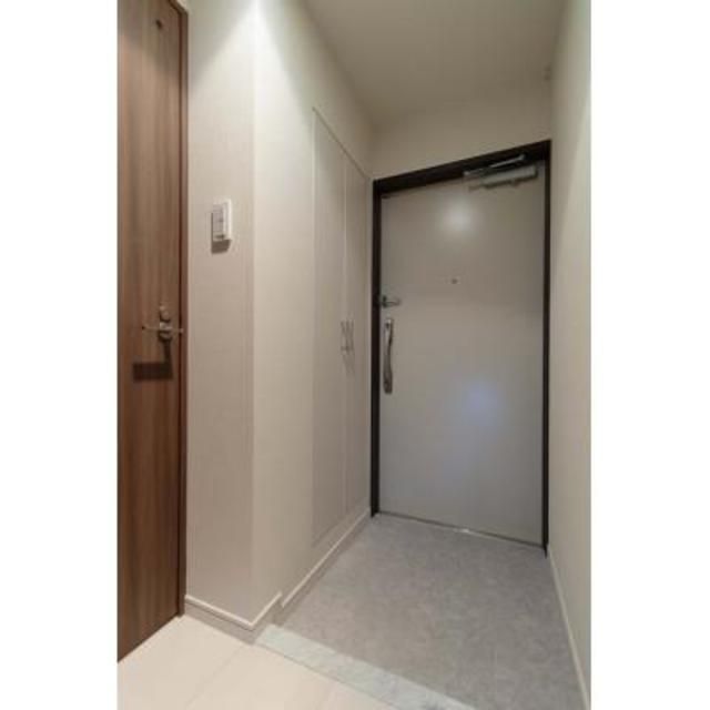 玄関　写真は同タイプ住居です。