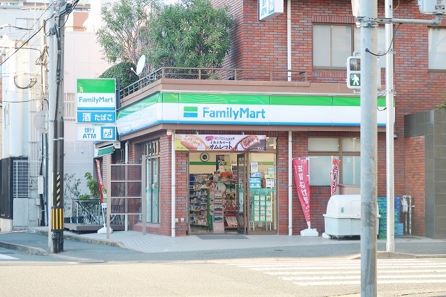 コンビニ　ファミリーマート 博多対馬小路店（コンビニ）まで641m