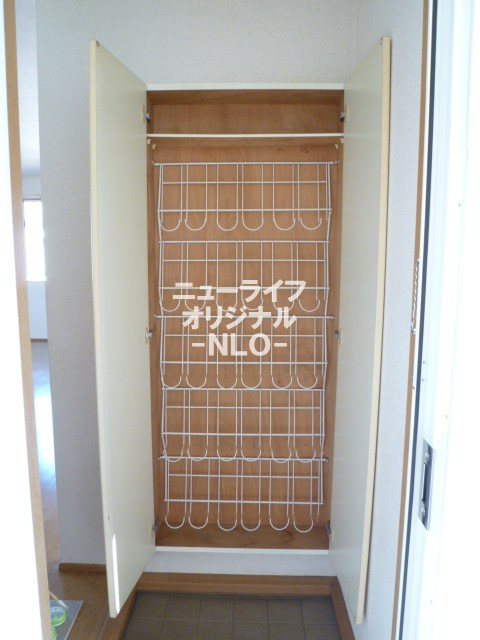その他設備　天井高を活かしたシューズボックス付。