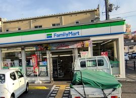 コンビニ　ファミリーマート 横堤四丁目店（コンビニ）まで218m