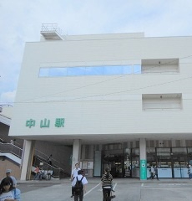 コンビニ　ファミリーマートはまりん中山駅店（コンビニ）まで435m
