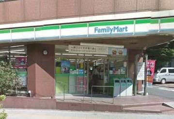 コンビニ　ファミリーマート 駒場四丁目店（コンビニ）まで80m