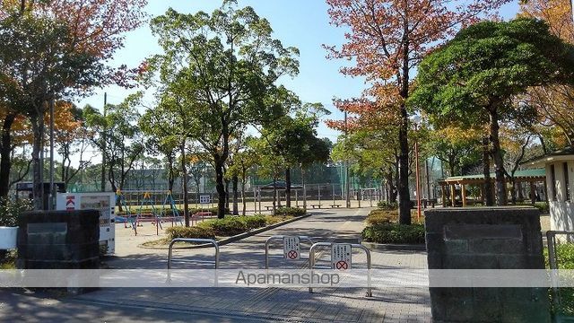 公園　伊敷団地中央公園（公園）まで300m