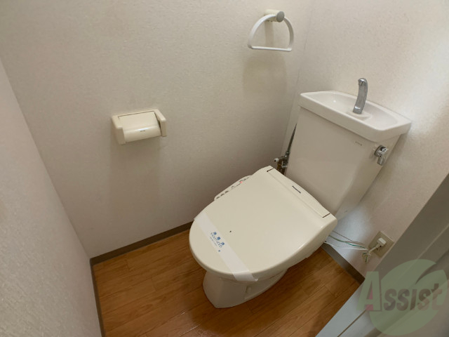 トイレ　トイレはウォシュレット機能が付いているのが嬉しいポイントです