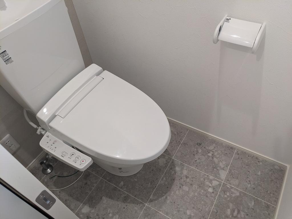 トイレ　写真は同マンションの他のお部屋のものです