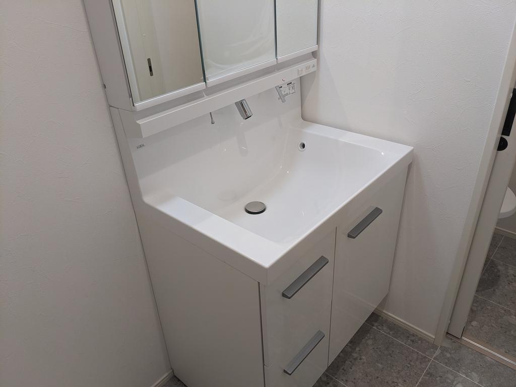 洗面設備　写真は同マンションの他のお部屋のものです