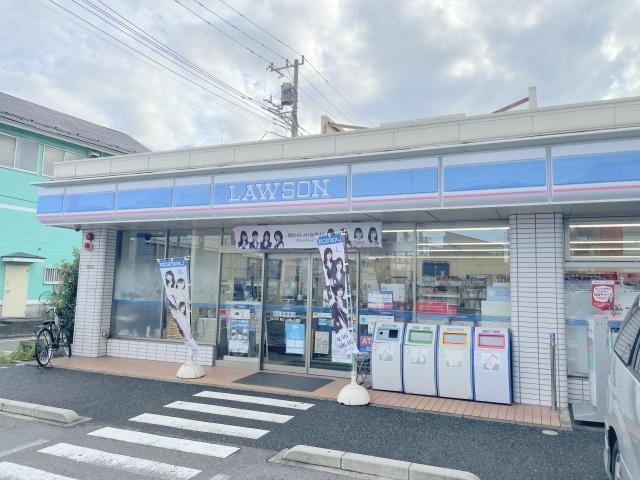 コンビニ　ローソン足立一ツ家一丁目店（コンビニ）まで392m